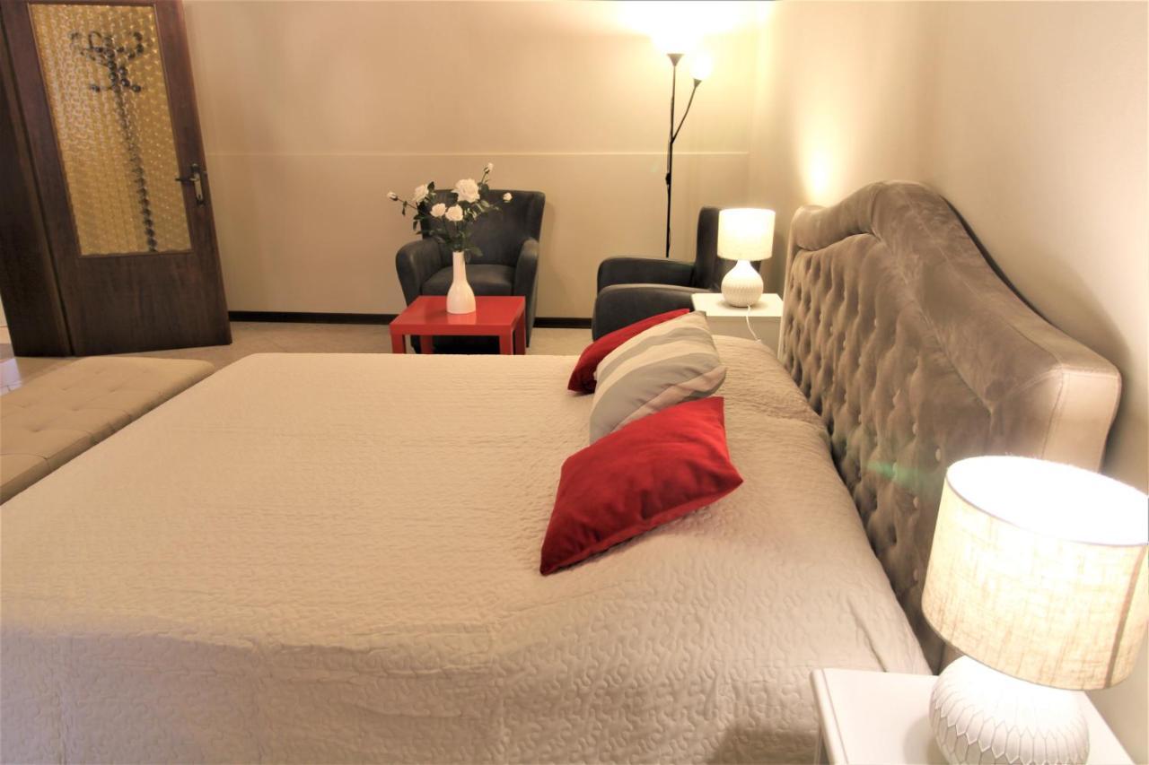 Central And Spacious Apartment Velence Kültér fotó