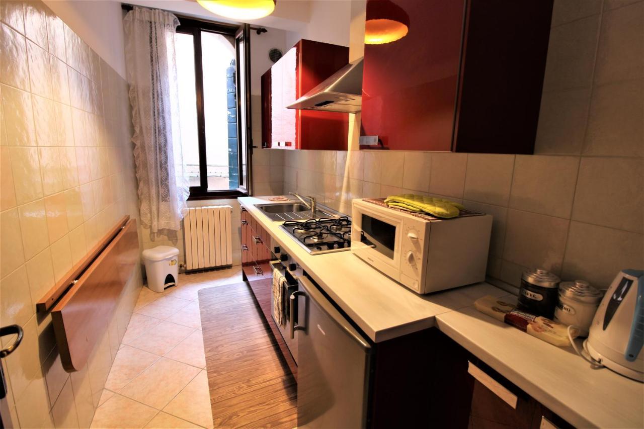 Central And Spacious Apartment Velence Kültér fotó