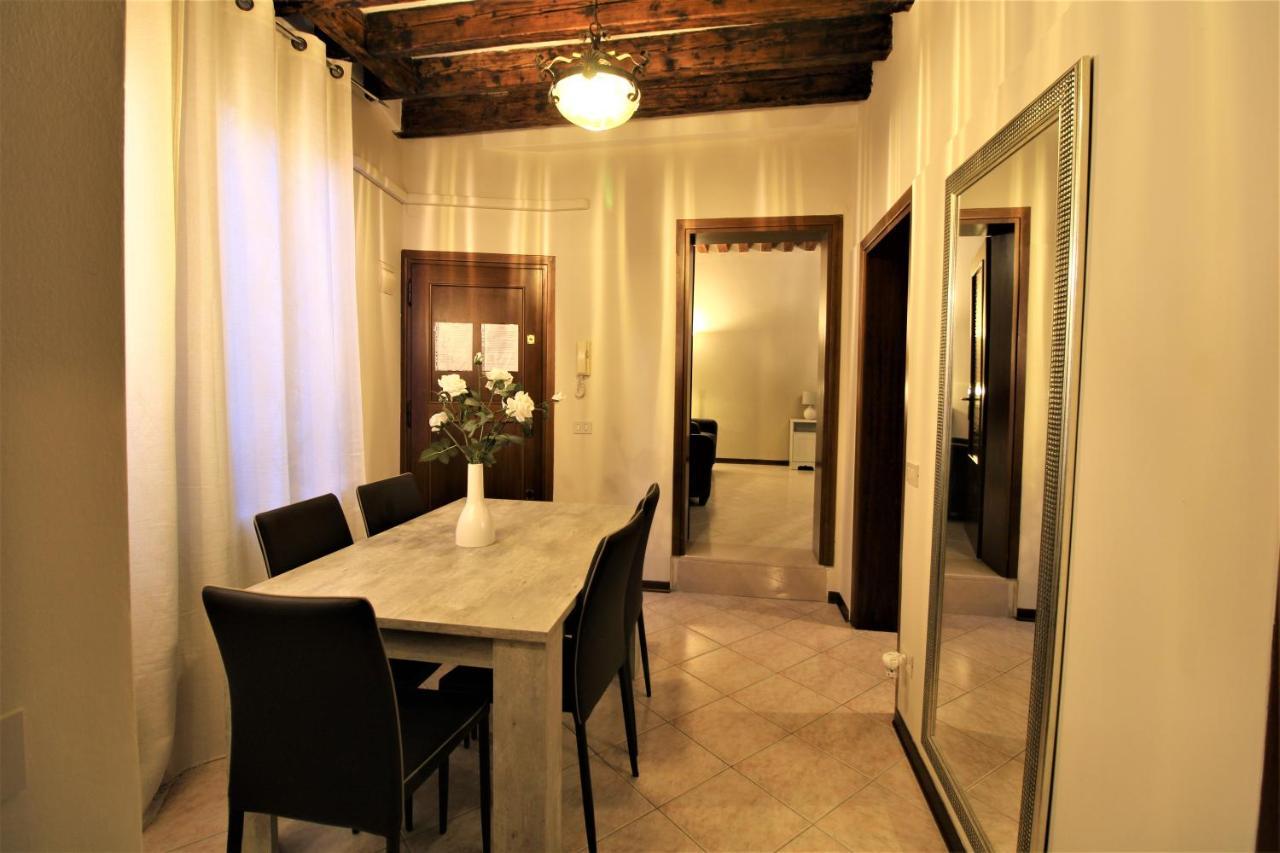 Central And Spacious Apartment Velence Kültér fotó