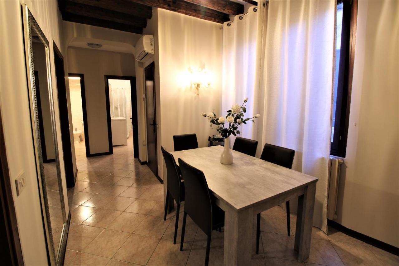 Central And Spacious Apartment Velence Kültér fotó