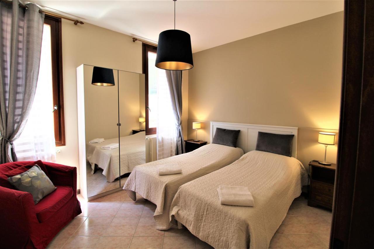 Central And Spacious Apartment Velence Kültér fotó